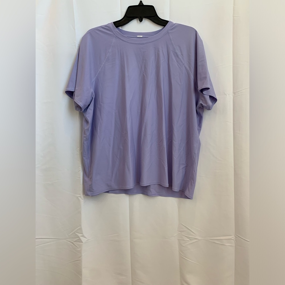 Women’s Large Lululemon workout t-shirt
